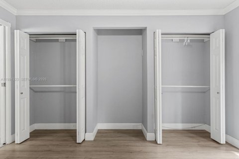 Copropriété à vendre à Hialeah, Floride: 3 chambres, 106 m2 № 2168696 - photo 23