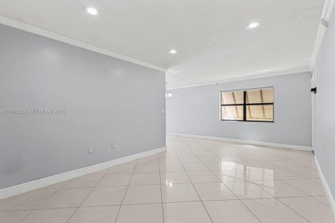 Copropriété à vendre à Hialeah, Floride: 3 chambres, 106 m2 № 2168696 - photo 7