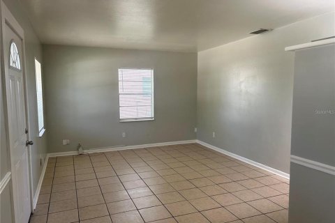 Villa ou maison à louer à Brandon, Floride: 3 chambres, 148.18 m2 № 2119052 - photo 5