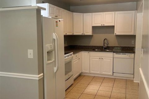 Villa ou maison à louer à Brandon, Floride: 3 chambres, 148.18 m2 № 2119052 - photo 6
