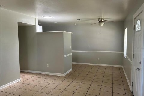 Villa ou maison à louer à Brandon, Floride: 3 chambres, 148.18 m2 № 2119052 - photo 4