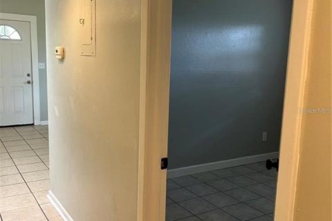 Villa ou maison à louer à Brandon, Floride: 3 chambres, 148.18 m2 № 2119052 - photo 18
