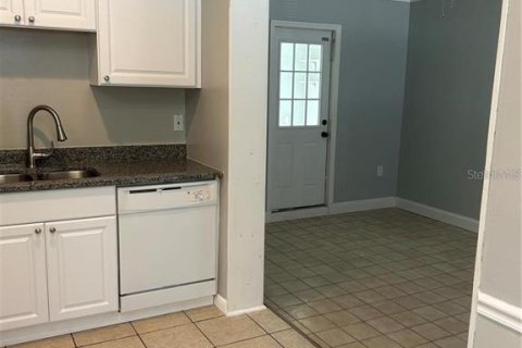 Villa ou maison à louer à Brandon, Floride: 3 chambres, 148.18 m2 № 2119052 - photo 8