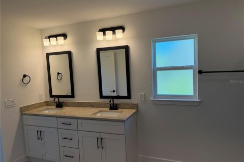 Villa ou maison à vendre à Port Charlotte, Floride: 4 chambres, 196.67 m2 № 2429455 - photo 2