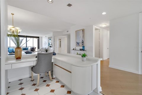 Condo in Longboat Key, Florida, 2 bedrooms  № 1915393 - photo 24