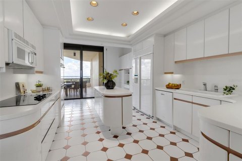 Condo in Longboat Key, Florida, 2 bedrooms  № 1915393 - photo 21