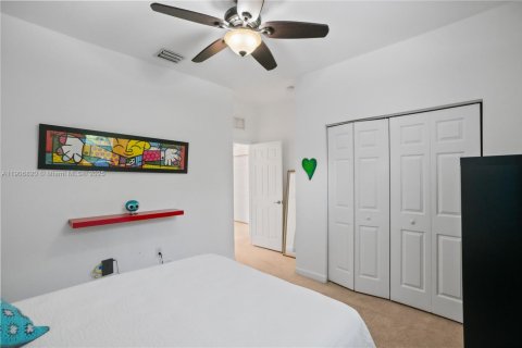 Villa ou maison à vendre à Miami, Floride: 4 chambres, 233.37 m2 № 1965052 - photo 17