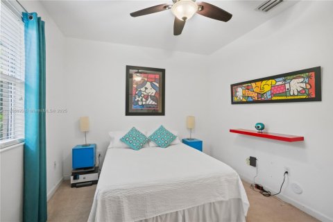 Villa ou maison à vendre à Miami, Floride: 4 chambres, 233.37 m2 № 1965052 - photo 23