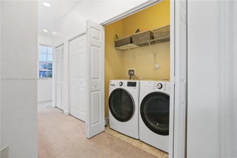 Villa ou maison à vendre à Miami, Floride: 4 chambres, 233.37 m2 № 1965052 - photo 29