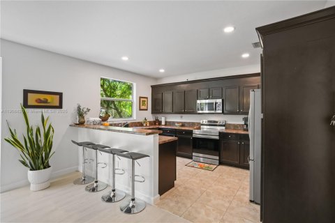 Villa ou maison à vendre à Miami, Floride: 4 chambres, 233.37 m2 № 1965052 - photo 19