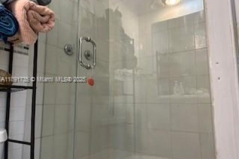 Commercial property in Miami, Florida 1 bedroom, 18.58 sq.m. № 2021574 - photo 5