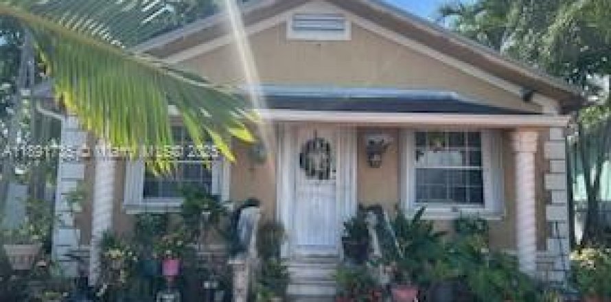 Commercial property in Miami, Florida 1 bedroom, 18.58 sq.m. № 2021574