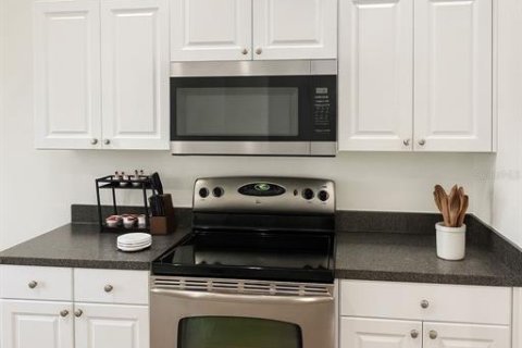Casa en venta en Davenport, Florida, 5 dormitorios, 268.95 m2 № 2426005 - foto 6