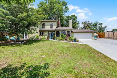 House in Clermont, Florida 3 bedrooms, 233.18 sq.m. № 1808634 - photo 1