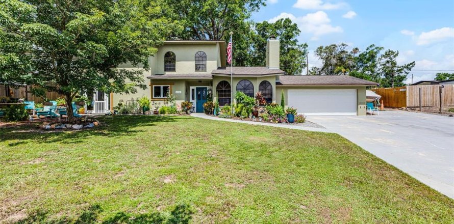 House in Clermont, Florida 3 bedrooms, 233.18 sq.m. № 1808634