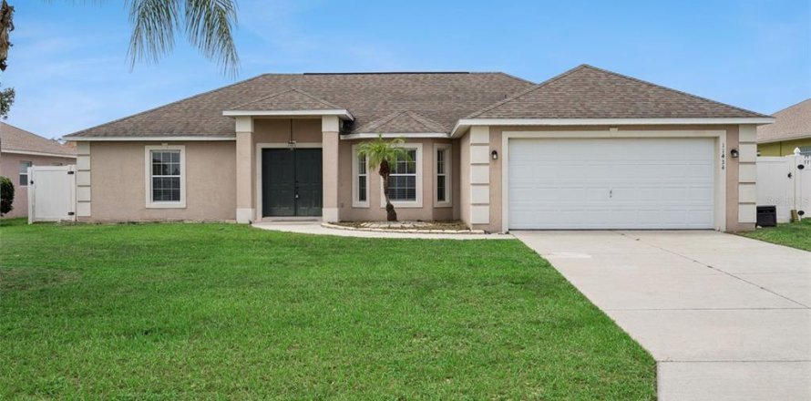 Villa ou maison à Clermont, Floride 4 chambres, 183.39 m2 № 2318887