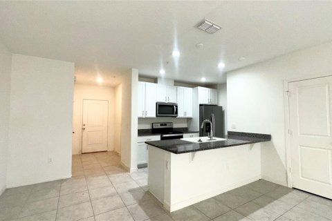 Townhouse in LANDINGS AT RIVERBEND TOWNHOMES in Sanford, Florida 3 bedrooms, 137.4 sq.m. № 2277693 - photo 8