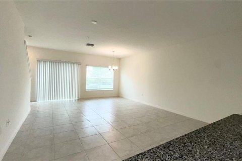 Townhouse in LANDINGS AT RIVERBEND TOWNHOMES in Sanford, Florida 3 bedrooms, 137.4 sq.m. № 2277693 - photo 9