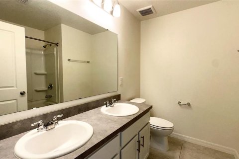 Townhouse in LANDINGS AT RIVERBEND TOWNHOMES in Sanford, Florida 3 bedrooms, 137.4 sq.m. № 2277693 - photo 14