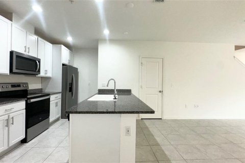 Townhouse in LANDINGS AT RIVERBEND TOWNHOMES in Sanford, Florida 3 bedrooms, 137.4 sq.m. № 2277693 - photo 5