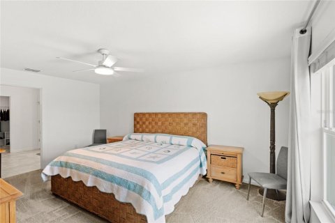 House in Haines City, Florida 4 bedrooms, 180.14 sq.m. № 1819338 - photo 15