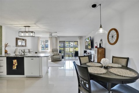 Touwnhouse à vendre à Deerfield Beach, Floride: 2 chambres, 132.76 m2 № 2080180 - photo 10