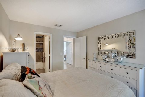 Touwnhouse à vendre à Deerfield Beach, Floride: 2 chambres, 132.76 m2 № 2080180 - photo 26