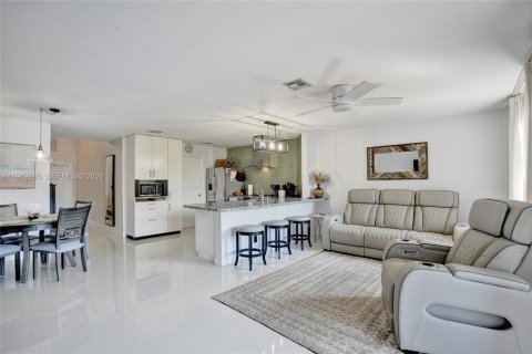 Touwnhouse à vendre à Deerfield Beach, Floride: 2 chambres, 132.76 m2 № 2080180 - photo 19