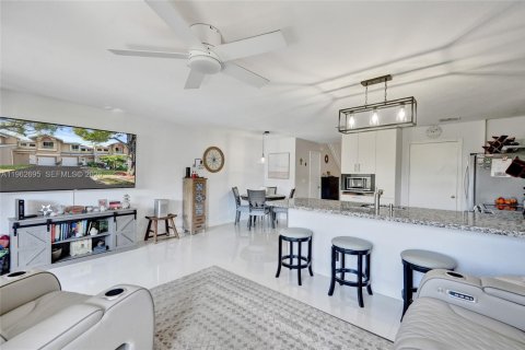 Touwnhouse à vendre à Deerfield Beach, Floride: 2 chambres, 132.76 m2 № 2080180 - photo 18