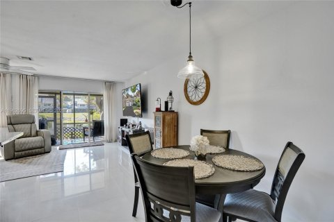 Touwnhouse à vendre à Deerfield Beach, Floride: 2 chambres, 132.76 m2 № 2080180 - photo 8