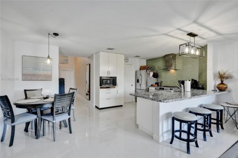 Touwnhouse à vendre à Deerfield Beach, Floride: 2 chambres, 132.76 m2 № 2080180 - photo 9