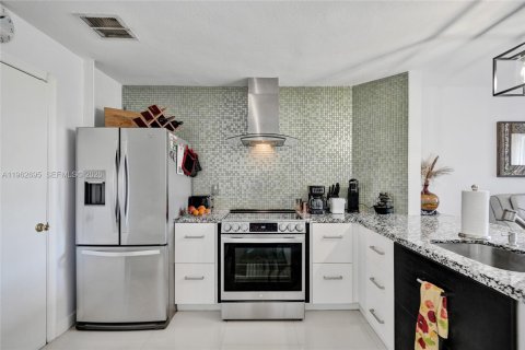 Touwnhouse à vendre à Deerfield Beach, Floride: 2 chambres, 132.76 m2 № 2080180 - photo 14
