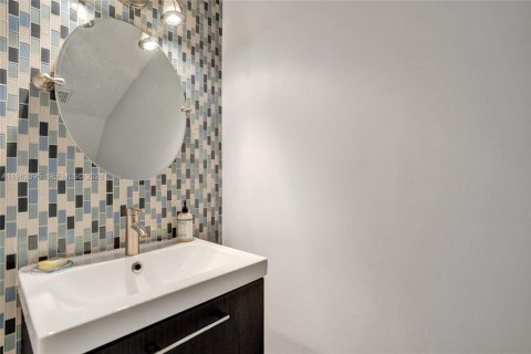 Touwnhouse à vendre à Deerfield Beach, Floride: 2 chambres, 132.76 m2 № 2080180 - photo 21