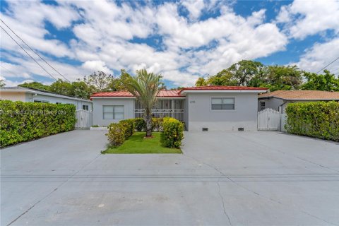 Villa ou maison à Miami, Floride 7 chambres, 216.65 m2 № 2076019