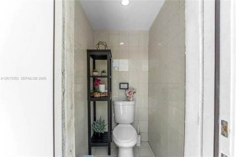 Villa ou maison à vendre à Miami, Floride: 7 chambres, 216.65 m2 № 2076019 - photo 21