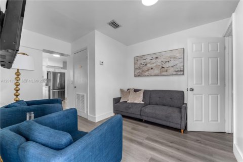 Villa ou maison à vendre à Miami, Floride: 7 chambres, 216.65 m2 № 2076019 - photo 26