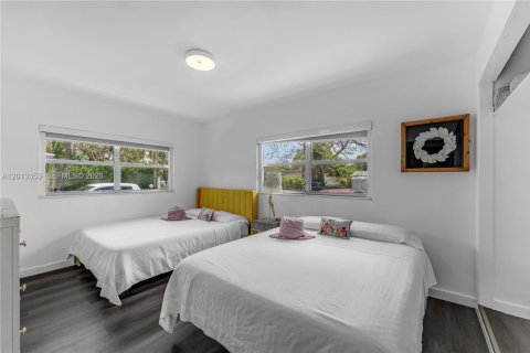Villa ou maison à vendre à Miami, Floride: 7 chambres, 216.65 m2 № 2076019 - photo 14