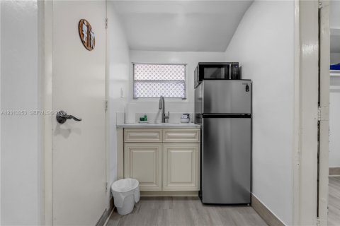 Villa ou maison à vendre à Miami, Floride: 7 chambres, 216.65 m2 № 2076019 - photo 24