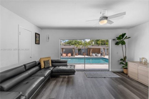 Villa ou maison à vendre à Miami, Floride: 7 chambres, 216.65 m2 № 2076019 - photo 11