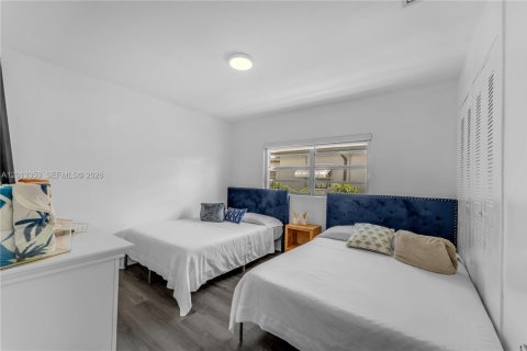 Villa ou maison à vendre à Miami, Floride: 7 chambres, 216.65 m2 № 2076019 - photo 19