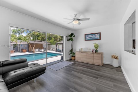 Villa ou maison à vendre à Miami, Floride: 7 chambres, 216.65 m2 № 2076019 - photo 12