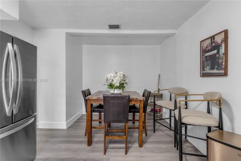 Villa ou maison à vendre à Miami, Floride: 7 chambres, 216.65 m2 № 2076019 - photo 30