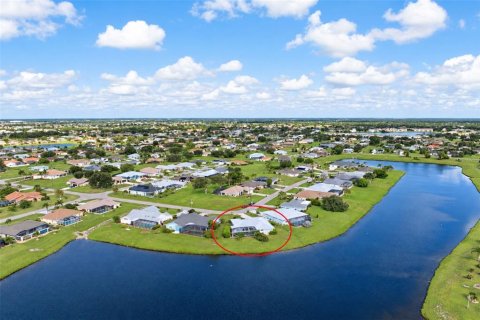 House in Punta Gorda, Florida 3 bedrooms, 183.3 sq.m. № 2421810 - photo 13