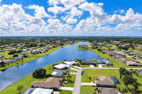 House in Punta Gorda, Florida 3 bedrooms, 183.3 sq.m. № 2421810 - photo 12