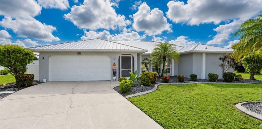 House in Punta Gorda, Florida 3 bedrooms, 183.3 sq.m. № 2421810