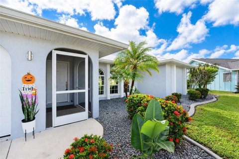 House in Punta Gorda, Florida 3 bedrooms, 183.3 sq.m. № 2421810 - photo 4