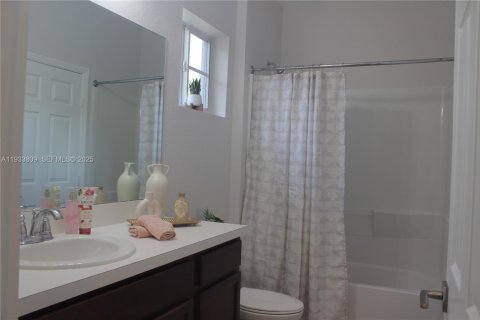 Adosado en alquiler en Lauderdale Lakes, Florida, 3 dormitorios, 136.57 m2 № 1992114 - foto 23