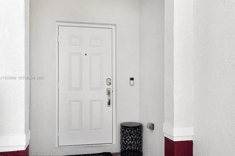 Adosado en alquiler en Lauderdale Lakes, Florida, 3 dormitorios, 136.57 m2 № 1992114 - foto 4