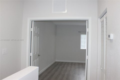 Adosado en alquiler en Lauderdale Lakes, Florida, 3 dormitorios, 136.57 m2 № 1992114 - foto 6