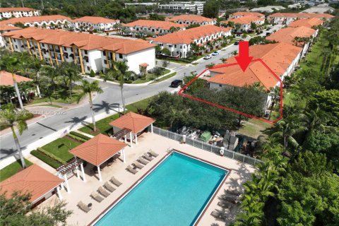 Adosado en alquiler en Lauderdale Lakes, Florida, 3 dormitorios, 136.57 m2 № 1992114 - foto 3